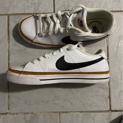 Nike Shoes (size 9)