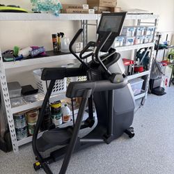 NEW Precor AMT 885 w/ P84 Media Console