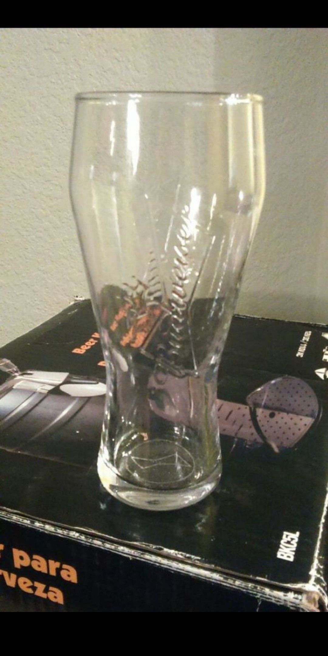10 - 16 oz. Budweiser Bowtie Logo Embossed Glasses