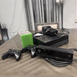 XBOX ONE BUNDLE WITH CONNECT CAMERA