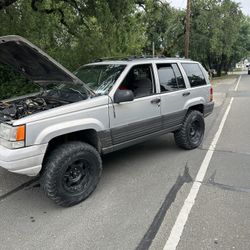 Jeep Grand Cherokee Larado 4x4 Gray