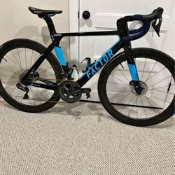 Factor One road bike - Full carbon with Ultegra Di2