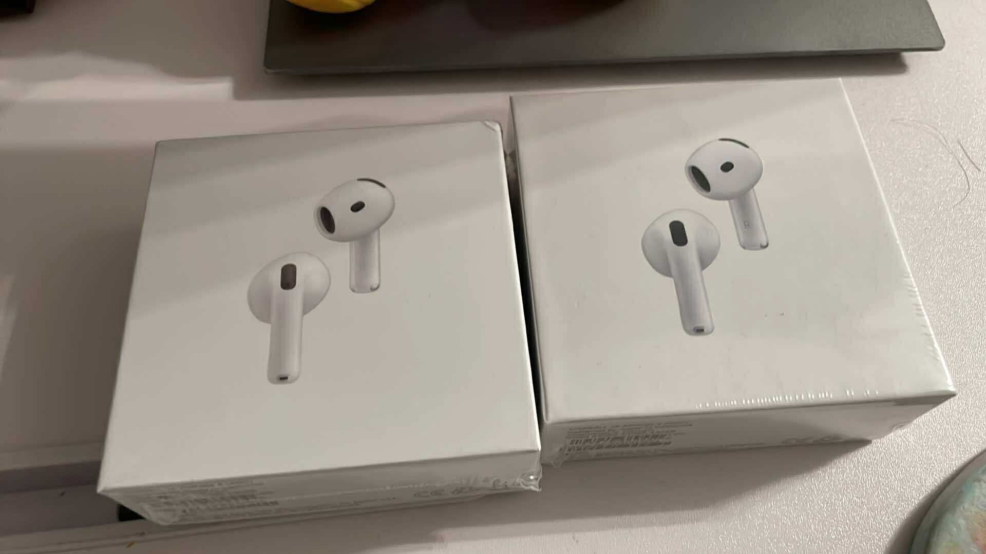 Gen 4 Apple Airpods