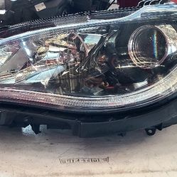 2016/2017/2018 Chrysler Pacifica Left Headlight