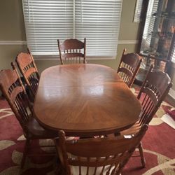 Oak Dining Table With 6 Chairs  - Like New 