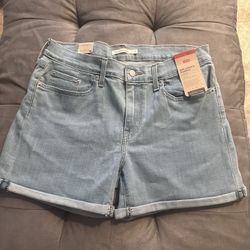 Levi’s Mid high Shorts 
