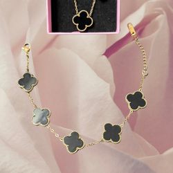 Lux Clover Necklace, Earrings And Pendant Set 