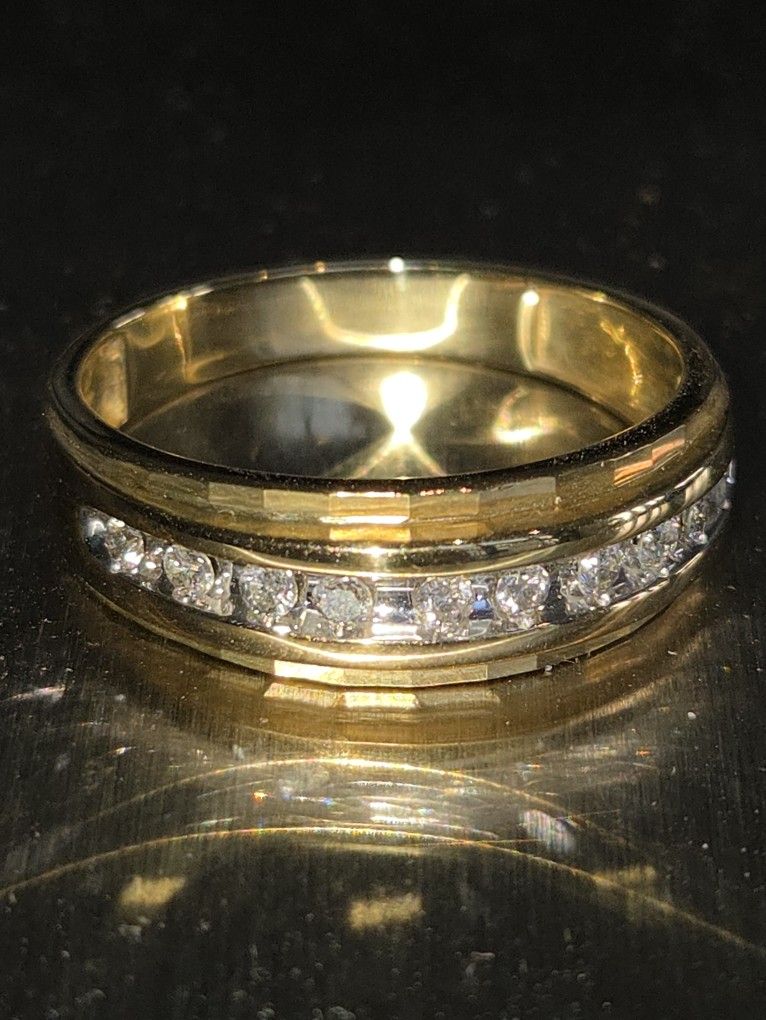 Mens Natural Diamond 10k Gold Wedding Band