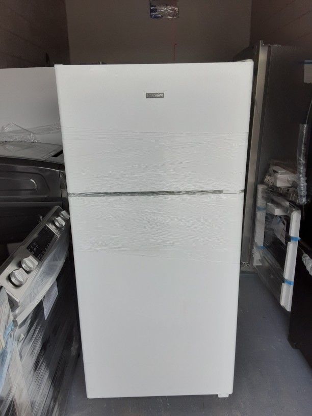 Brand new Hot Point fridge, delivery available!!!