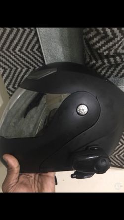 Motorcycle helmet with built in Bluetooth