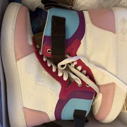 LV Women’s shoes 7.5 