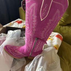 Ariat - Pink Cowboy Boots. - Women’s 