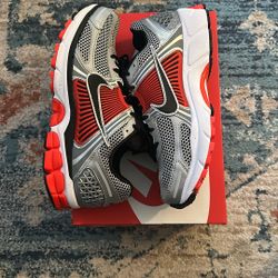Nike Vomero 5 - Bright Crimson Size 10 M