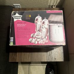 Tommee Tippee Pump and Go Complete Breast Milk Feeding Starter Set
