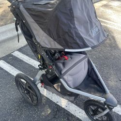 Bob Stroller In EXCELLENT condition 