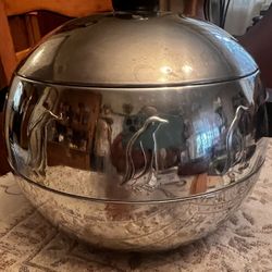 Penguin Vintage West Bend Hot/Cold Insulated Lidded Server Bowl
