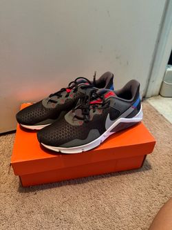 Nike Low-Top Sneakers Black and Grey 9.5
