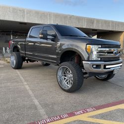 26x14 37s 8x170 F250 