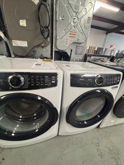 ELECTROLUX WASHER AND DRYER SET