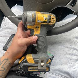 dewalt impact comes with charger 