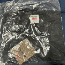 Supreme Burberry Size Medium 