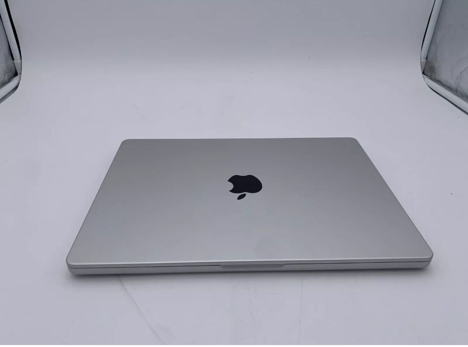 Apple - MacBook Pro 14" Laptop - M3 chip Built for Apple Intelligence - 8GB Memory - 10-core GPU - 512GB SSD - Space Gray 