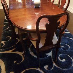Dinning Table With 4 Chairs 