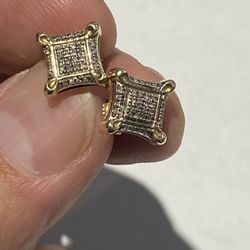Pair Of Beautiful Diamond Earrings Set In 10k Yellow Gold