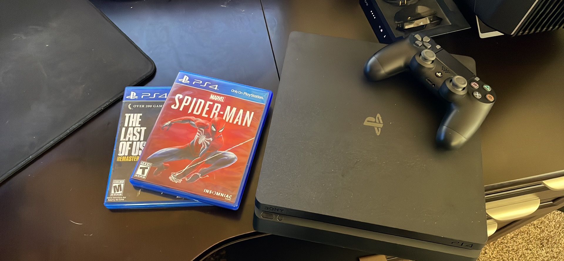 PlayStation 4 Slim 1 tb W/ 2 Games