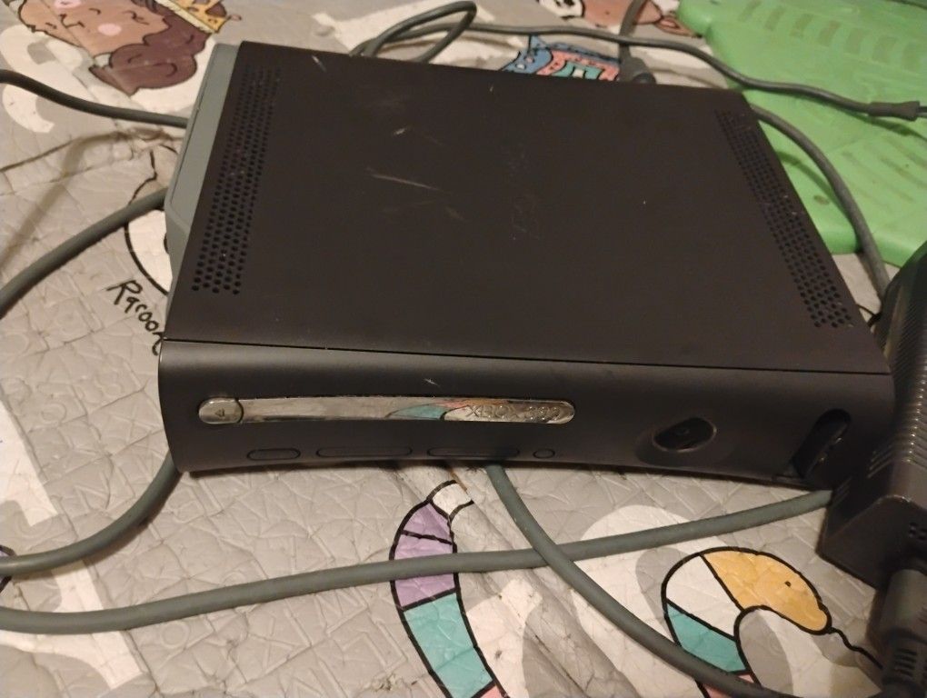 Xbox 360 Elite With Cords And Controllers