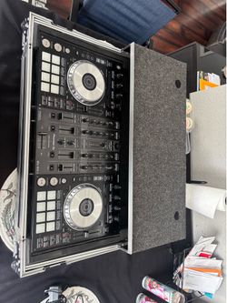 Pioneer DDJ-SX3 DJ controller