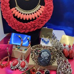 CAMEO, ANTIQUE JEWERLY LOT, ALL VINTAGE IN EXCELLENT CONDITION AND NEW 
