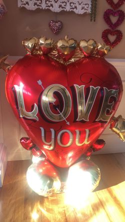 Large Love U Standing Balloon Heart Just In Time For Valentines Day