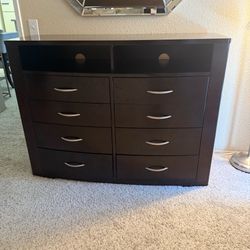 Chest of drawers