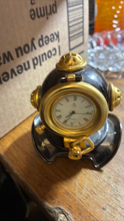 Vintage scuba diving helmet table clock