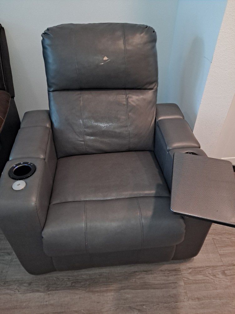 LEATHER ELECTRIC RECLINER COUCH 🛋 SUPER COMFORTABLE  $90 