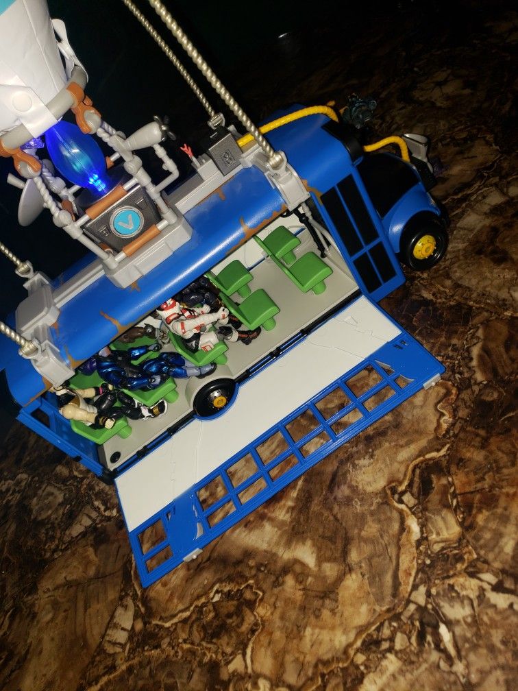 Fortnite Battle Bus Delux