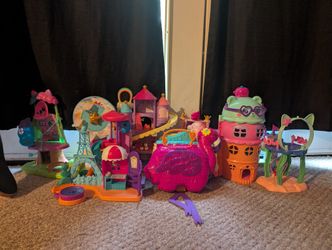Polly pocket/Gabby Dollhouse Lot