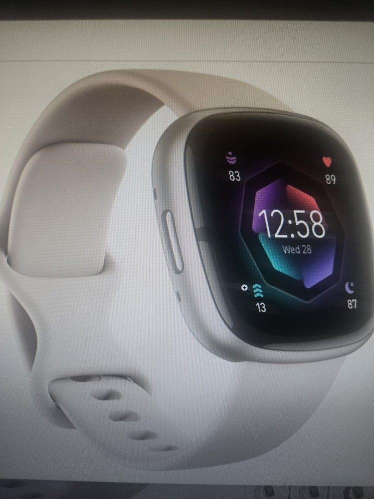 Fitbit sense 2. LUNAR WHITE/ platinum