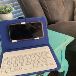 Bluetooth Keyboard And Case/Phone Holder 