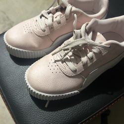 Girls puma Shoes.