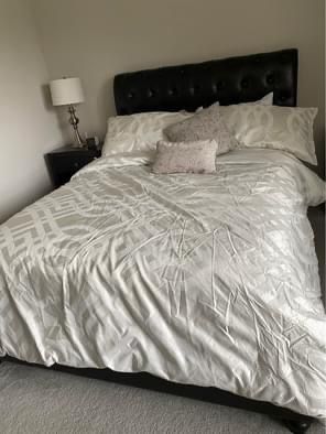 2 Nightstands and Queen Comforter