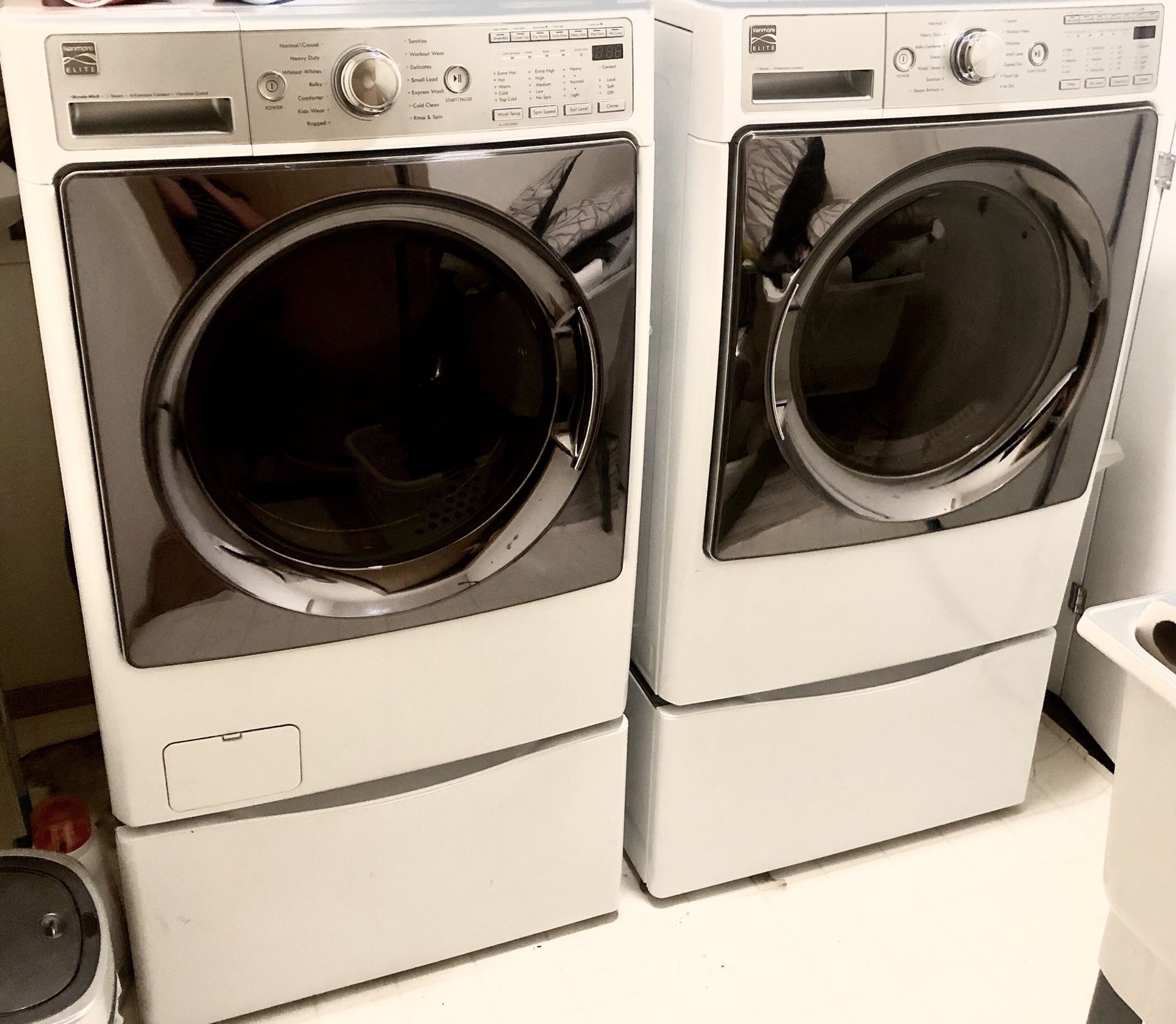 Kenemore Elite Electric FrontLoading Washer and Dryer With Pedestals for Sale in WA