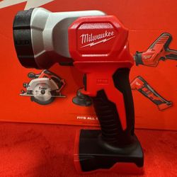Brand New 2025 Milwaukee M18 18-Volt Lithium-Ion Cordless 100 Lumens LED Flashlight