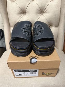 Zebzag slide dr martens women’s size 6