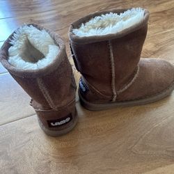 LAMO Ugg Looking Winter Boots Suede Upper Size 9 Or 25