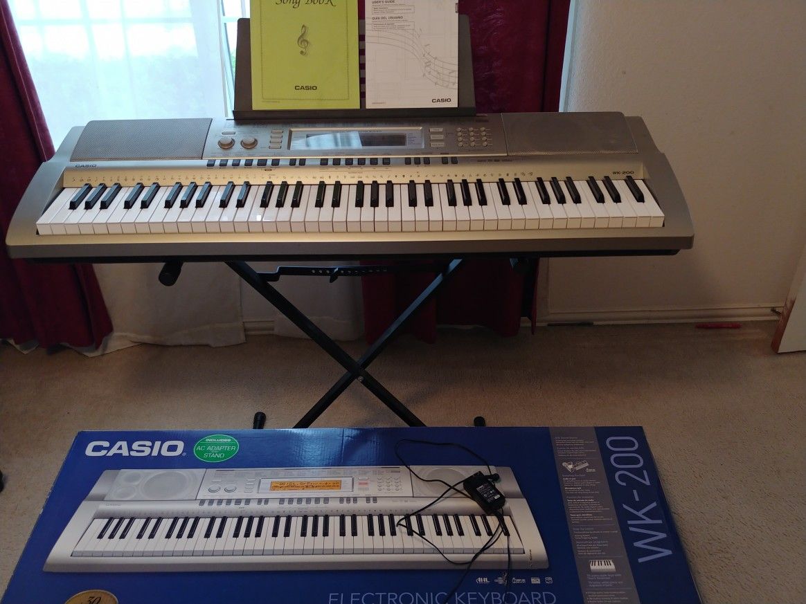 Casio WK-200 76key electronic keyboard