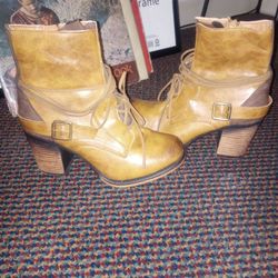 Women's Mid- Boot