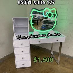 Vanity With Hello Kitty Mirror Brand New