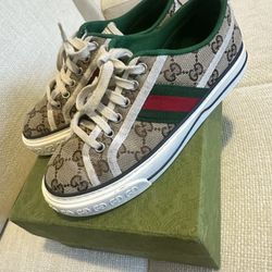 Women Gucci Shoes 
